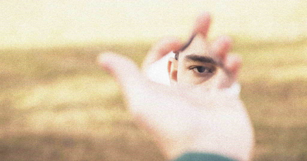 People-pleasing, σιωπή, υπερεργασία, εξάντληση: πώς ο εσωτερικός κριτής εκδηλώνεται στη δουλειά σου, και τι μπορείς να κάνεις. Με έρευνα & πρακτικά εργαλεία.